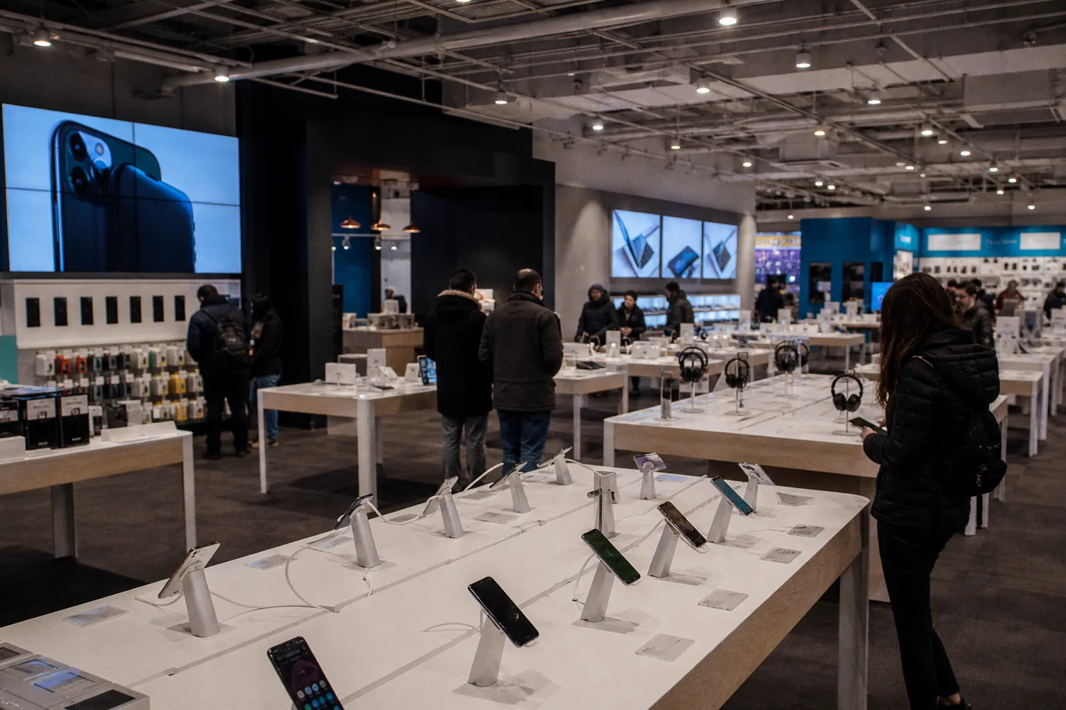 Best Buy balances consumer electronics demand and digital transformation