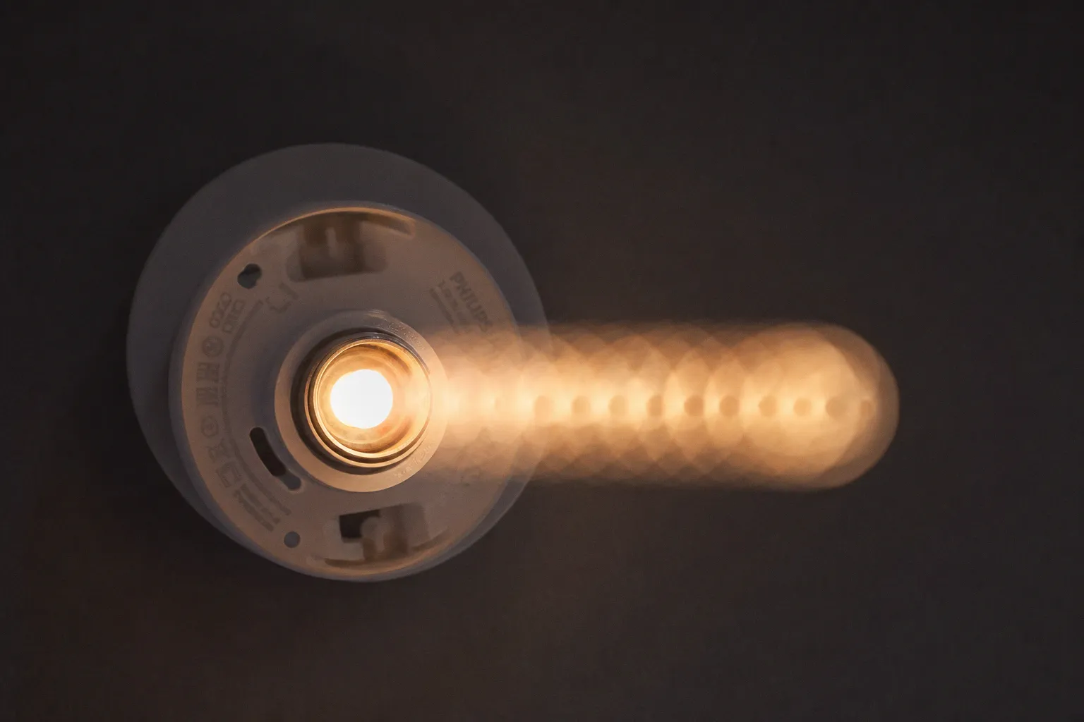 Home smart lighting systems: Zigbee vs Wi-Fi latency